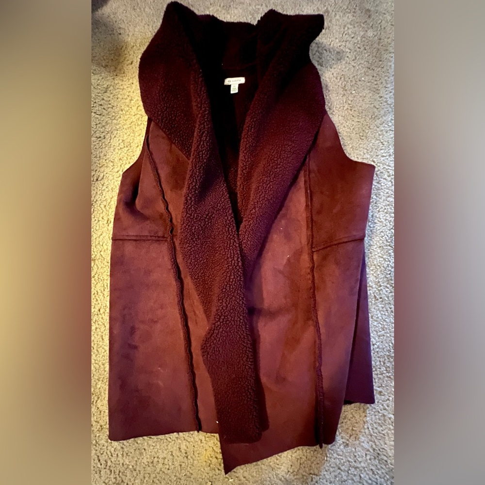 Susina faux fur vest- burgundy/maroon